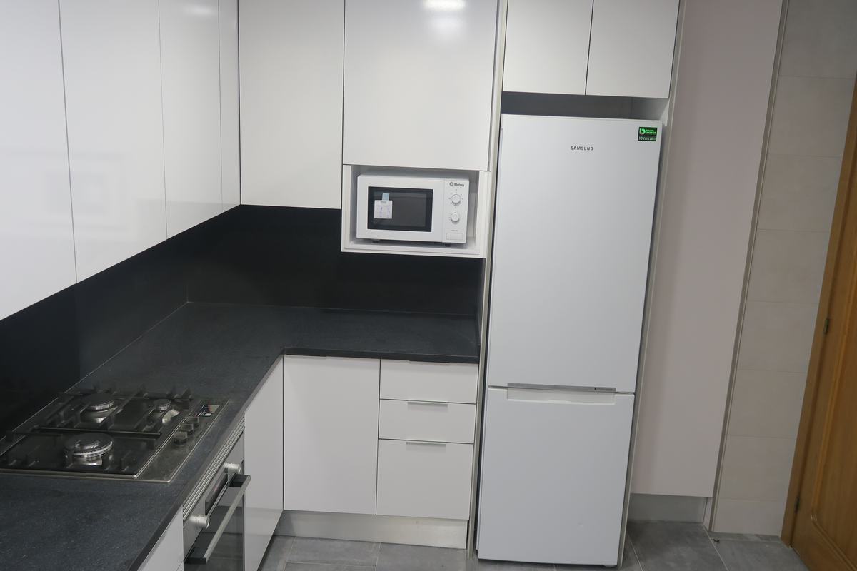 Cocina con electrodomésticos